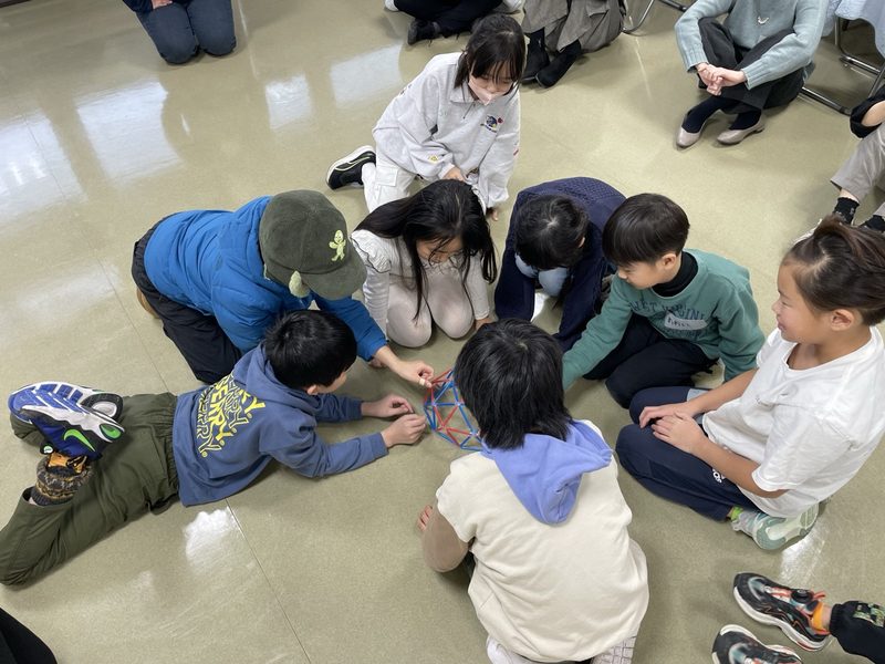 A scene from the Kids Architect Class
